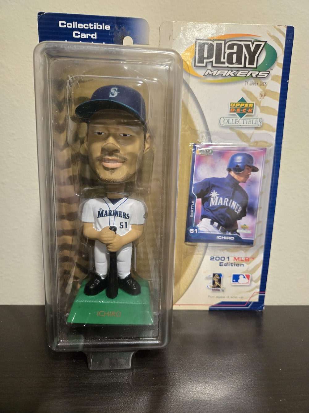 2001 Collectible Mariners #51 Ichiro Suzuki Bobblehead with Player Card